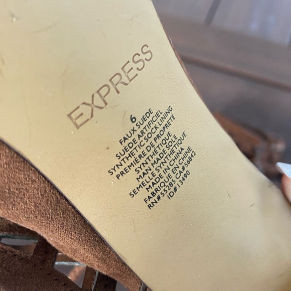 Express Heels - Picture 3 of 3